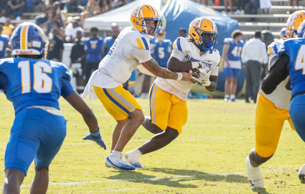 Albany State QB Isaiah Knowles