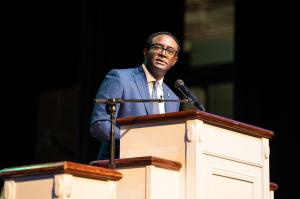 Howard University president steps down, predecessor named interim